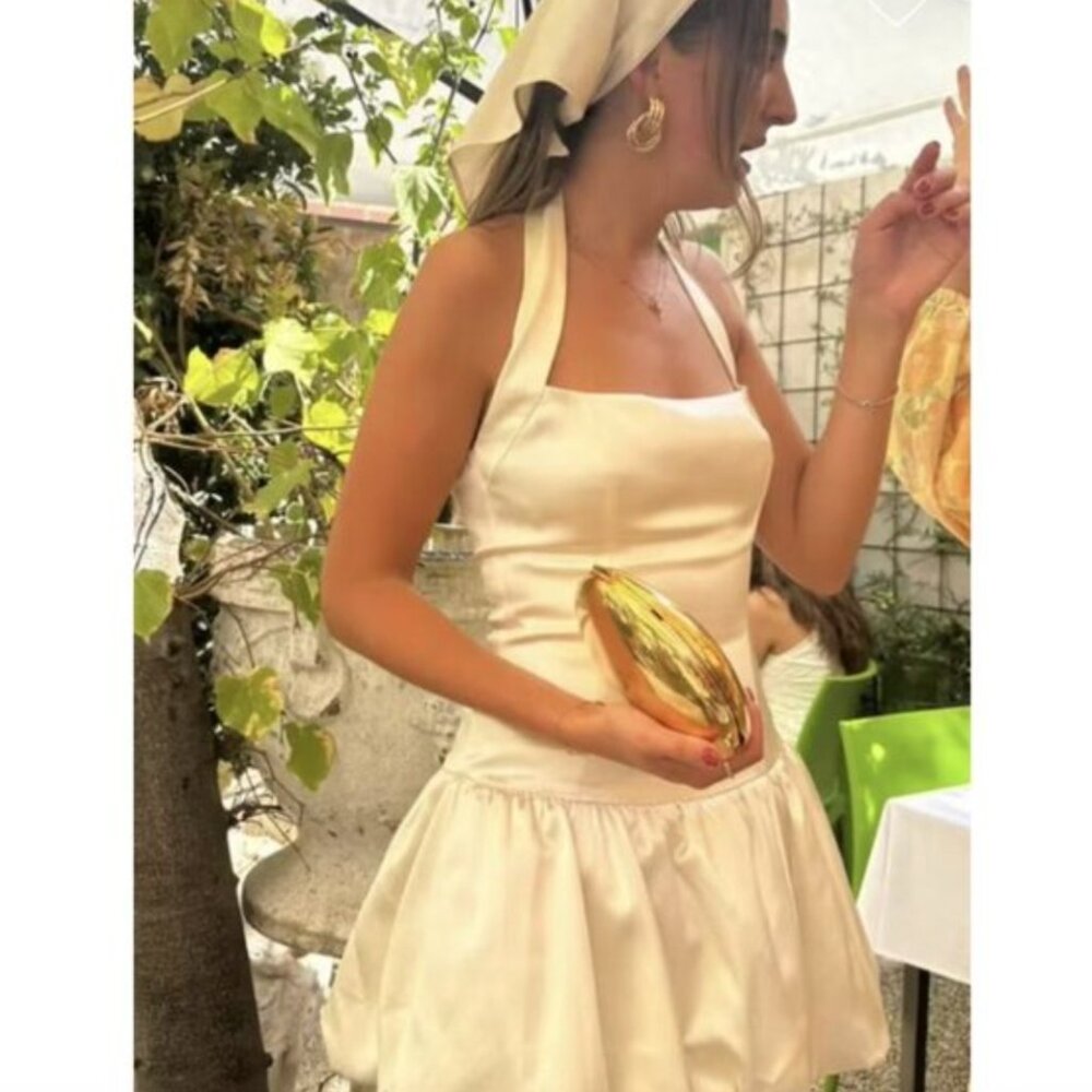 Stunning wedding veil dress! Worn once and in excellent condition. No visible st